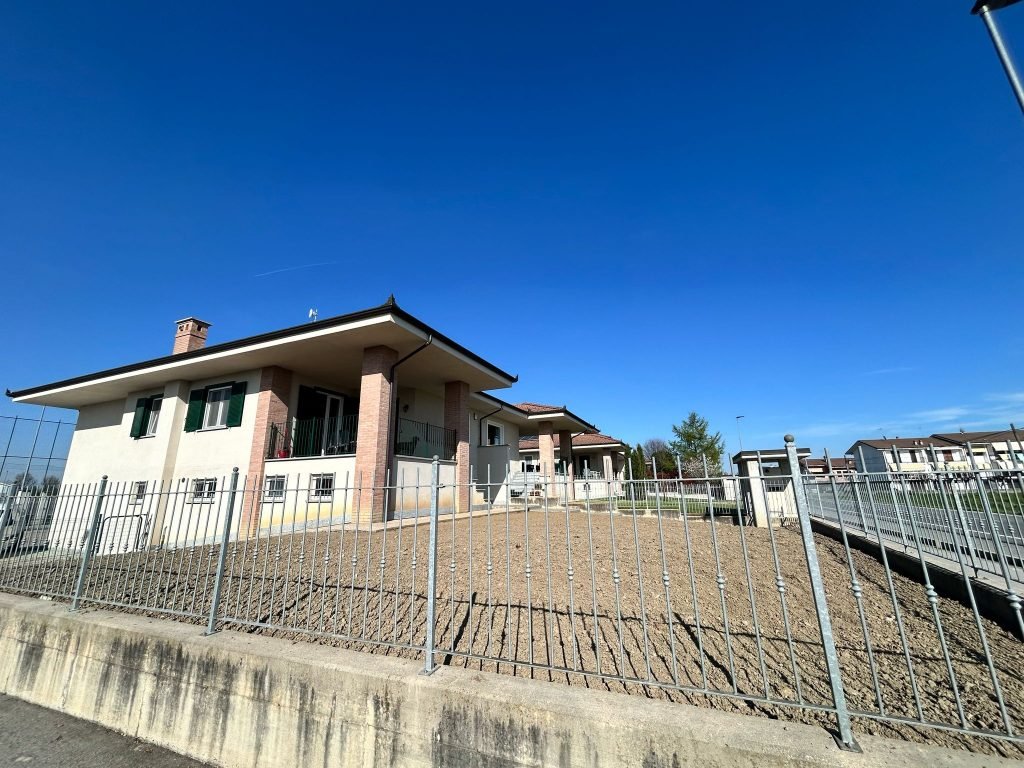 2ff84350-d40d-47e5-b5af-ef31722fa1e1